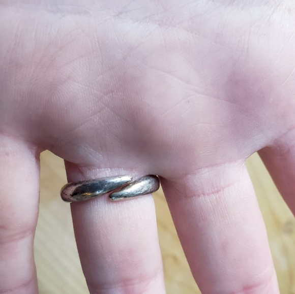 Adjustable Retro Signed Floral Cocktail Ring - Picture 2 of 5